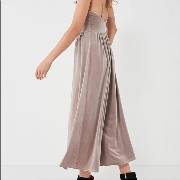 Urban Outfitters | Emmabella Velvet Cropped Wide Leg Jumpsuit - Picture 3 of 6